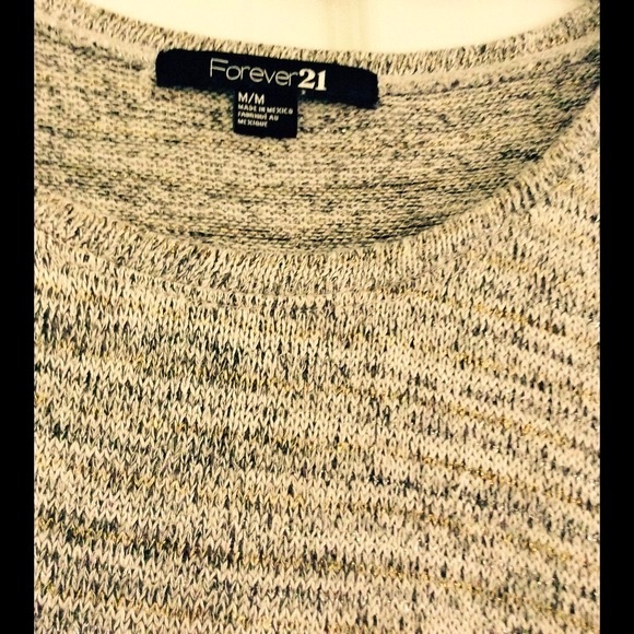 Sweater in perfect shape! Sz M Forever 21 so cute only worn few times - Picture 2 of 4